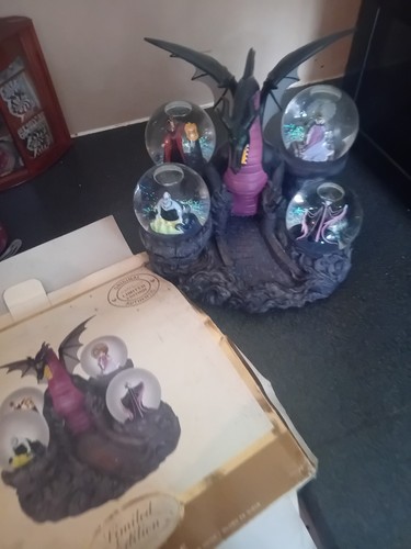 Snowglobe disney maleficent - snowglobe,