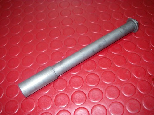 Front axle wheel bolt - front,