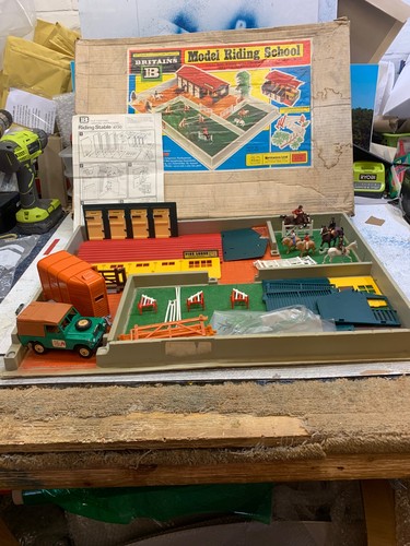 Britains riding - britains., 1:32.