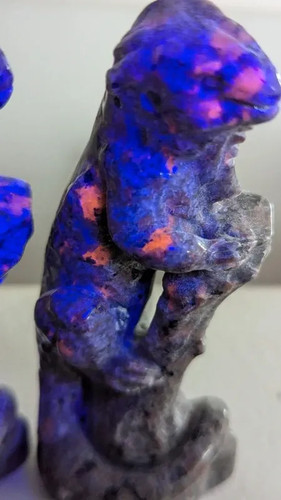 Two emberlite crystal - , iguana