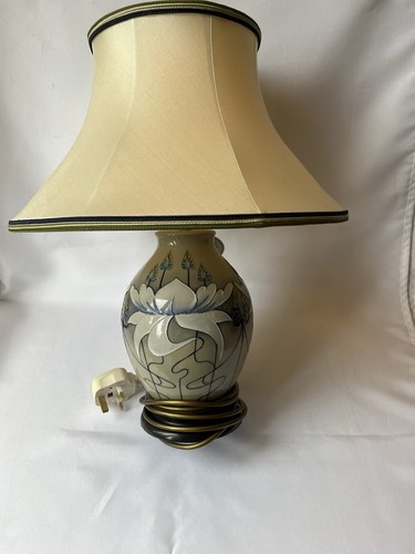 Moorcroft pottery table - ,, lamp