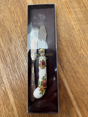 Pair vintage butter - of, knives