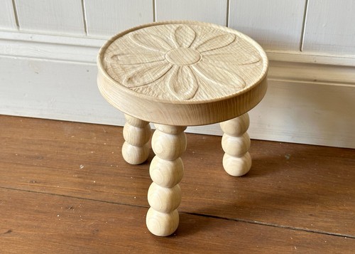 Carved top bobbin leg - top, foot