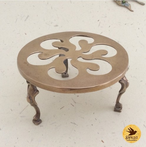 Vintage brass trivet round 3 - -,