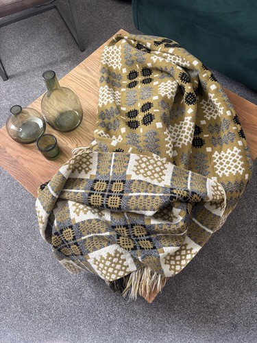 Kingsize vgc welsh wool - vgc,