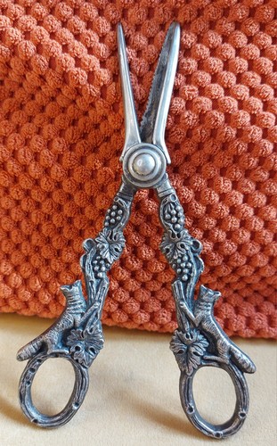 Antique grape scissors - grape,