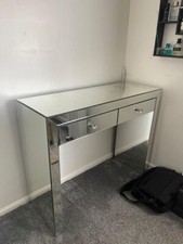 mirrored dressing table
