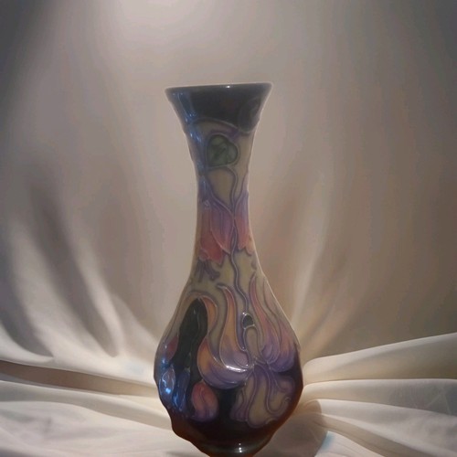 Moorcroft vase collectors club - vase,