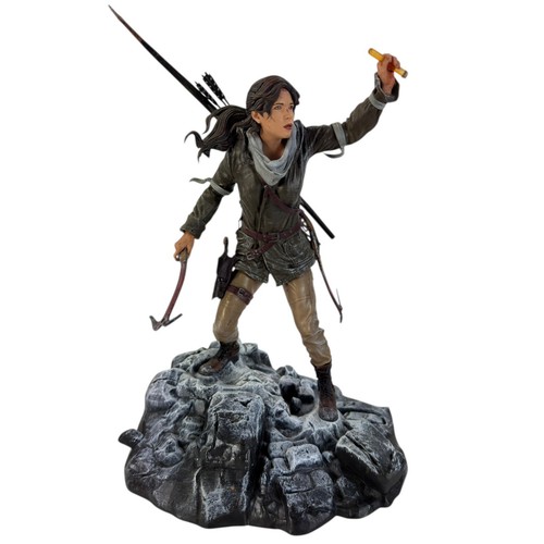 Lara croft statue - rise, of