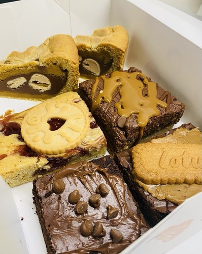 Cosy cake mystery box - cosy,