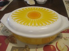 Vintage Pyrex Yellow Daisy Sunflower 2.5 Qt Casserole With lid