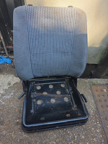 T25 front seat cushion - front, no