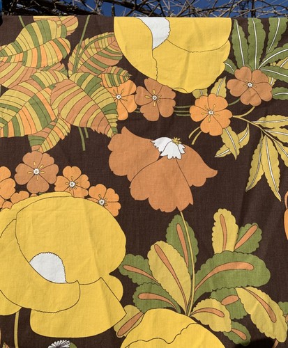 Bold yellow poppy odile - yellow,