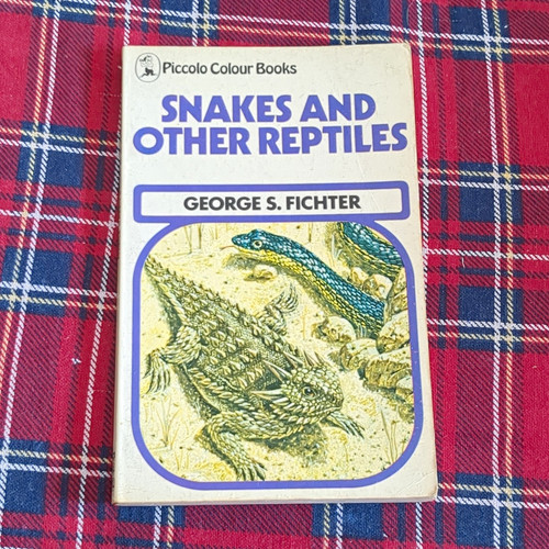 Piccolo colour books snakes - books,