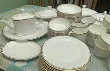 Royal Doulton Gold Concord (H5049)-4 dinner plates £34 teapot £30