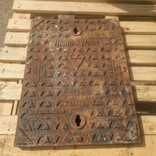 Reclaimed Cast iron Manhole Cover 632mm X 481mm lifting keyholes b125 Drain lid 
