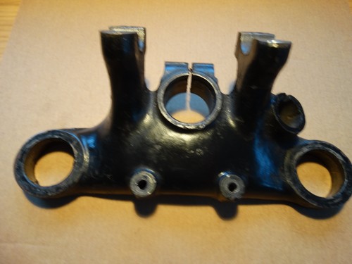 Triumph top yoke - triumph,