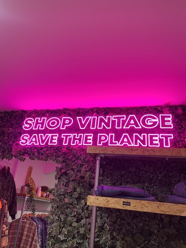 Vintage shop pos pink - vintage, neon