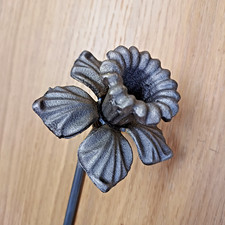 Steel Daffodil Garden bare