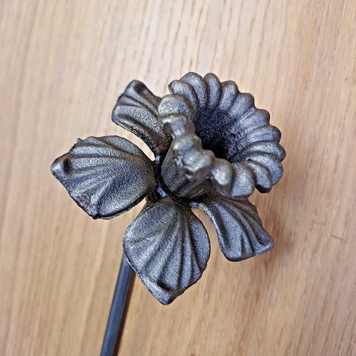 Steel daffodil garden bare - steel,
