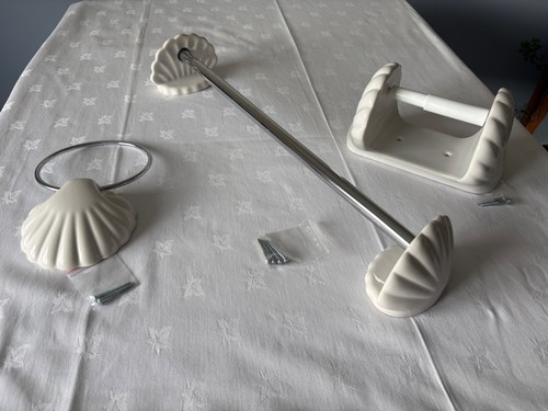 Vintage scalloped clamshell - scalloped,