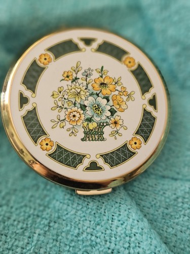 Vintage stratton compact with - stratton,