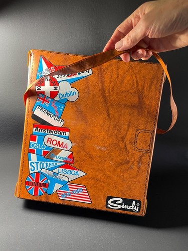 Sindy carry case - 1977, brown