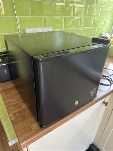 Mini fridge cooler - fridge, small