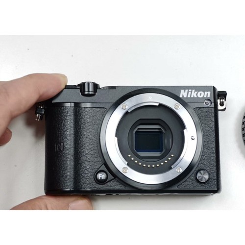 Nikon 8mp mirrorless - 1, j5
