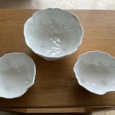 WEDGWOOD Countryware White  3 Footed 6.25” Fruit Bowl & 2 Small 4.25” Bowls-mint