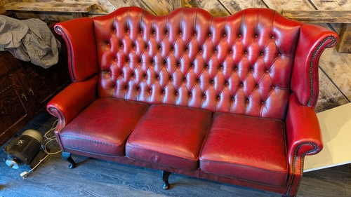Queen ann style chestfield - queen,