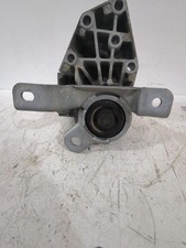 LR006277 engine mounting