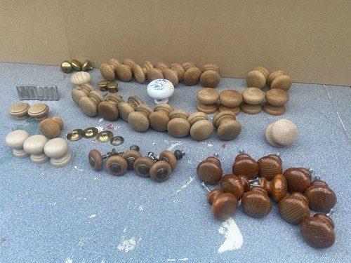 Lot drawer knobs mostly - 55,