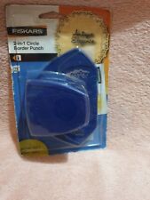 Fiskars 2-in-1 circle border punch- Antique Elegance
