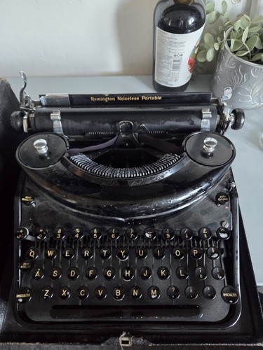 Reminding typewriter vintage - reminding,