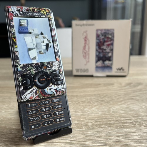 Sony ericsson w595 hardy - w595,
