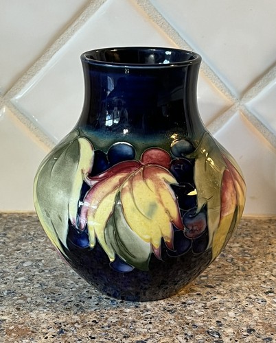 Moorcroft pottery leaf berry - pottery,