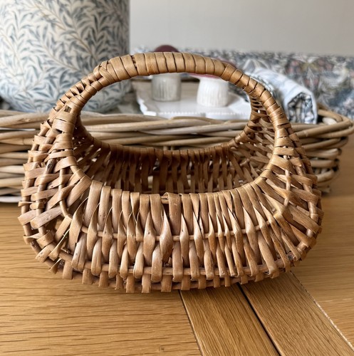 Vintage small gondola basket - vintage,