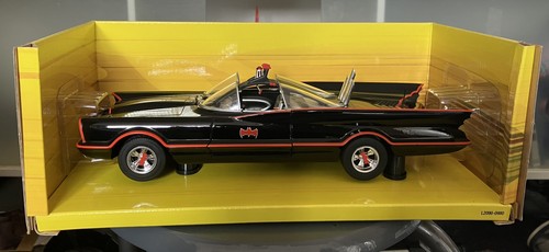 Hot wheels batman - 1:18,
