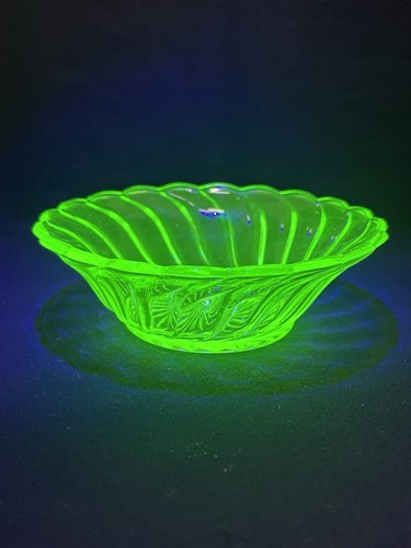 Vintage bagley uranium glass - bagley,
