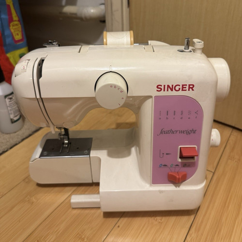 Singer model 100 featherweight - singer,