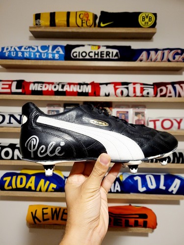 Pele signed puma - signed,
