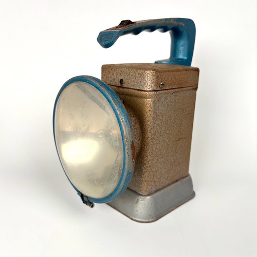 Vintage eveready hand lantern - eveready,
