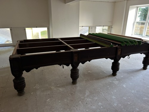 Snooker table full - snooker,