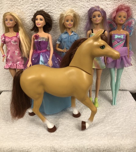 Bundle barbie dolls and - ,