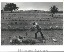 1985 Press Photo Wilson Herbert Junior mows Chalmette National Cemetery Lawn