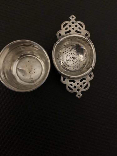 Tea strainer that - that, pulls