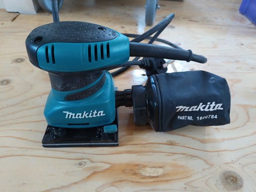 Makita bo4556 240v palm sander - palm,