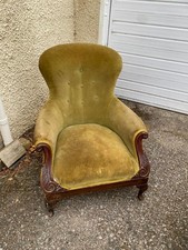 Victorian button back pale