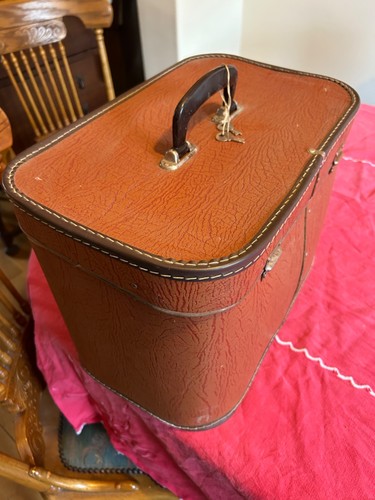 Old suitcase vintage czech - 1,